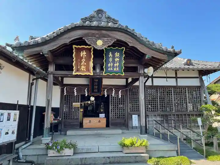 神館飯野高市本多神社の本殿・本堂