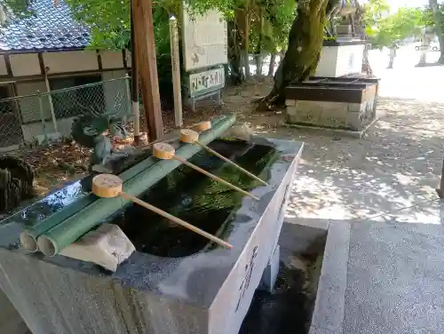 加佐美神社の{uncategorized: "未分類", other: "その他", undefined: "問題あり", building: "その他建物", grave: "お墓", sacred_gate: "鳥居", guardian: "狛犬", statue: "像", buddha: "仏像", history: "歴史", nature: "自然", garden: "庭園", animal: "動物", pagoda: "塔", temizu: "手水舎", mountain_gate: "山門・神門", sanctuary: "本殿・本堂", subordinate: "末社・摂社", art: "芸術", scenery: "景色", jizo: "地蔵", ema: "絵馬", goshuin: "御朱印", omikuji: "おみくじ", items: "授与品その他", amulet: "お守り", goshuincho: "御朱印帳", eats: "食事", festival: "お祭り", votive_dance: "神楽", shichigosan: "七五三参", wedding: "結婚式", experience: "体験その他", initially: "初詣", around: "周辺", anti_infection: "感染症対策"}