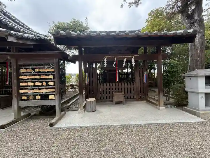 添御縣坐神社の{uncategorized: "未分類", other: "その他", undefined: "問題あり", building: "その他建物", grave: "お墓", sacred_gate: "鳥居", guardian: "狛犬", statue: "像", buddha: "仏像", history: "歴史", nature: "自然", garden: "庭園", animal: "動物", pagoda: "塔", temizu: "手水舎", mountain_gate: "山門・神門", sanctuary: "本殿・本堂", subordinate: "末社・摂社", art: "芸術", scenery: "景色", jizo: "地蔵", ema: "絵馬", goshuin: "御朱印", omikuji: "おみくじ", items: "授与品その他", amulet: "お守り", goshuincho: "御朱印帳", eats: "食事", festival: "お祭り", votive_dance: "神楽", shichigosan: "七五三参", wedding: "結婚式", experience: "体験その他", initially: "初詣", around: "周辺", anti_infection: "感染症対策"}