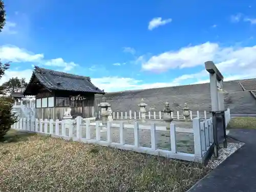 殿名八剣神社の建物その他