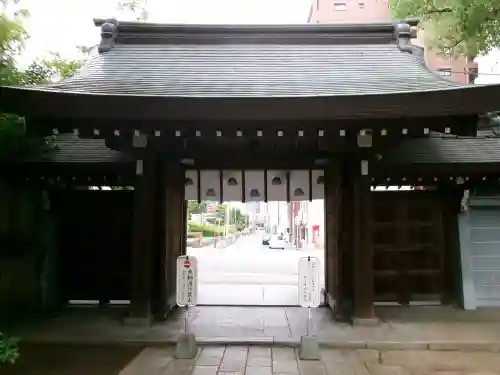 湊川神社の{uncategorized: "未分類", other: "その他", undefined: "問題あり", building: "その他建物", grave: "お墓", sacred_gate: "鳥居", guardian: "狛犬", statue: "像", buddha: "仏像", history: "歴史", nature: "自然", garden: "庭園", animal: "動物", pagoda: "塔", temizu: "手水舎", mountain_gate: "山門・神門", sanctuary: "本殿・本堂", subordinate: "末社・摂社", art: "芸術", scenery: "景色", jizo: "地蔵", ema: "絵馬", goshuin: "御朱印", omikuji: "おみくじ", items: "授与品その他", amulet: "お守り", goshuincho: "御朱印帳", eats: "食事", festival: "お祭り", votive_dance: "神楽", shichigosan: "七五三参", wedding: "結婚式", experience: "体験その他", initially: "初詣", around: "周辺", anti_infection: "感染症対策"}