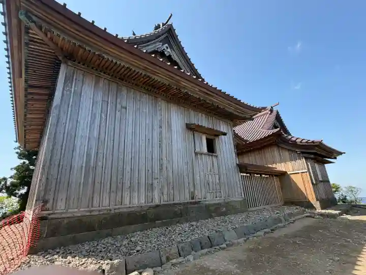 英彦山神宮御本社(上宮)の{uncategorized: "未分類", other: "その他", undefined: "問題あり", building: "その他建物", grave: "お墓", sacred_gate: "鳥居", guardian: "狛犬", statue: "像", buddha: "仏像", history: "歴史", nature: "自然", garden: "庭園", animal: "動物", pagoda: "塔", temizu: "手水舎", mountain_gate: "山門・神門", sanctuary: "本殿・本堂", subordinate: "末社・摂社", art: "芸術", scenery: "景色", jizo: "地蔵", ema: "絵馬", goshuin: "御朱印", omikuji: "おみくじ", items: "授与品その他", amulet: "お守り", goshuincho: "御朱印帳", eats: "食事", festival: "お祭り", votive_dance: "神楽", shichigosan: "七五三参", wedding: "結婚式", experience: "体験その他", initially: "初詣", around: "周辺", anti_infection: "感染症対策"}