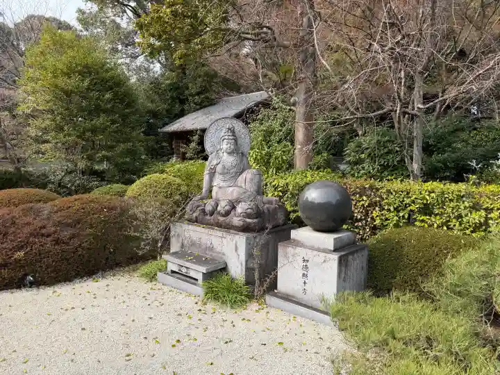 雲龍院の{uncategorized: "未分類", other: "その他", undefined: "問題あり", building: "その他建物", grave: "お墓", sacred_gate: "鳥居", guardian: "狛犬", statue: "像", buddha: "仏像", history: "歴史", nature: "自然", garden: "庭園", animal: "動物", pagoda: "塔", temizu: "手水舎", mountain_gate: "山門・神門", sanctuary: "本殿・本堂", subordinate: "末社・摂社", art: "芸術", scenery: "景色", jizo: "地蔵", ema: "絵馬", goshuin: "御朱印", omikuji: "おみくじ", items: "授与品その他", amulet: "お守り", goshuincho: "御朱印帳", eats: "食事", festival: "お祭り", votive_dance: "神楽", shichigosan: "七五三参", wedding: "結婚式", experience: "体験その他", initially: "初詣", around: "周辺", anti_infection: "感染症対策"}