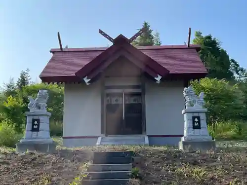 西芭露神社の本殿