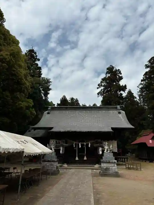 二宮赤城神社の{uncategorized: "未分類", other: "その他", undefined: "問題あり", building: "その他建物", grave: "お墓", sacred_gate: "鳥居", guardian: "狛犬", statue: "像", buddha: "仏像", history: "歴史", nature: "自然", garden: "庭園", animal: "動物", pagoda: "塔", temizu: "手水舎", mountain_gate: "山門・神門", sanctuary: "本殿・本堂", subordinate: "末社・摂社", art: "芸術", scenery: "景色", jizo: "地蔵", ema: "絵馬", goshuin: "御朱印", omikuji: "おみくじ", items: "授与品その他", amulet: "お守り", goshuincho: "御朱印帳", eats: "食事", festival: "お祭り", votive_dance: "神楽", shichigosan: "七五三参", wedding: "結婚式", experience: "体験その他", initially: "初詣", around: "周辺", anti_infection: "感染症対策"}