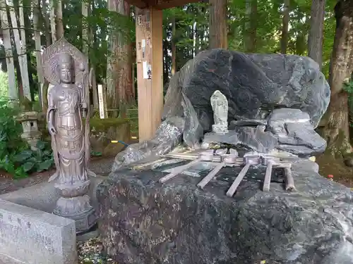 如法寺（鳥追観音）の手水舎