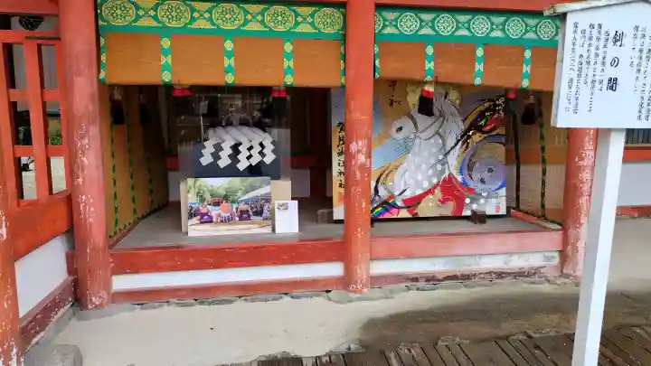 賀茂御祖神社(下鴨神社)の{uncategorized: "未分類", other: "その他", undefined: "問題あり", building: "その他建物", grave: "お墓", sacred_gate: "鳥居", guardian: "狛犬", statue: "像", buddha: "仏像", history: "歴史", nature: "自然", garden: "庭園", animal: "動物", pagoda: "塔", temizu: "手水舎", mountain_gate: "山門・神門", sanctuary: "本殿・本堂", subordinate: "末社・摂社", art: "芸術", scenery: "景色", jizo: "地蔵", ema: "絵馬", goshuin: "御朱印", omikuji: "おみくじ", items: "授与品その他", amulet: "お守り", goshuincho: "御朱印帳", eats: "食事", festival: "お祭り", votive_dance: "神楽", shichigosan: "七五三参", wedding: "結婚式", experience: "体験その他", initially: "初詣", around: "周辺", anti_infection: "感染症対策"}