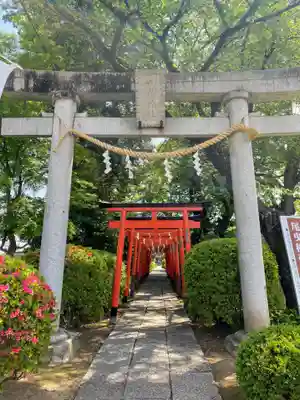 尾曳稲荷神社の鳥居