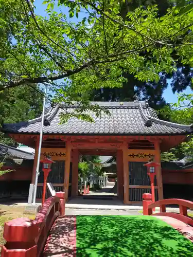 涼ケ岡八幡神社の山門