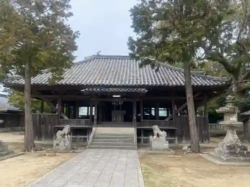 八幡神社の{uncategorized: "未分類", other: "その他", undefined: "問題あり", building: "その他建物", grave: "お墓", sacred_gate: "鳥居", guardian: "狛犬", statue: "像", buddha: "仏像", history: "歴史", nature: "自然", garden: "庭園", animal: "動物", pagoda: "塔", temizu: "手水舎", mountain_gate: "山門・神門", sanctuary: "本殿・本堂", subordinate: "末社・摂社", art: "芸術", scenery: "景色", jizo: "地蔵", ema: "絵馬", goshuin: "御朱印", omikuji: "おみくじ", items: "授与品その他", amulet: "お守り", goshuincho: "御朱印帳", eats: "食事", festival: "お祭り", votive_dance: "神楽", shichigosan: "七五三参", wedding: "結婚式", experience: "体験その他", initially: "初詣", around: "周辺", anti_infection: "感染症対策"}