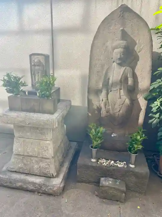盛泰寺の{uncategorized: "未分類", other: "その他", undefined: "問題あり", building: "その他建物", grave: "お墓", sacred_gate: "鳥居", guardian: "狛犬", statue: "像", buddha: "仏像", history: "歴史", nature: "自然", garden: "庭園", animal: "動物", pagoda: "塔", temizu: "手水舎", mountain_gate: "山門・神門", sanctuary: "本殿・本堂", subordinate: "末社・摂社", art: "芸術", scenery: "景色", jizo: "地蔵", ema: "絵馬", goshuin: "御朱印", omikuji: "おみくじ", items: "授与品その他", amulet: "お守り", goshuincho: "御朱印帳", eats: "食事", festival: "お祭り", votive_dance: "神楽", shichigosan: "七五三参", wedding: "結婚式", experience: "体験その他", initially: "初詣", around: "周辺", anti_infection: "感染症対策"}