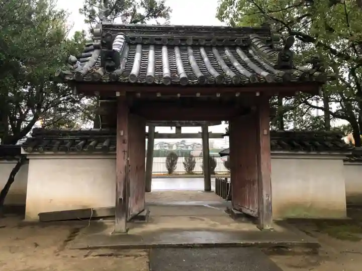 相楽神社の山門・神門