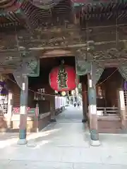 豊川閣　妙厳寺の山門