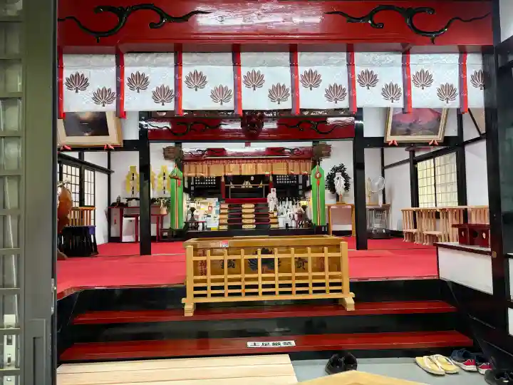 新屋山神社の{uncategorized: "未分類", other: "その他", undefined: "問題あり", building: "その他建物", grave: "お墓", sacred_gate: "鳥居", guardian: "狛犬", statue: "像", buddha: "仏像", history: "歴史", nature: "自然", garden: "庭園", animal: "動物", pagoda: "塔", temizu: "手水舎", mountain_gate: "山門・神門", sanctuary: "本殿・本堂", subordinate: "末社・摂社", art: "芸術", scenery: "景色", jizo: "地蔵", ema: "絵馬", goshuin: "御朱印", omikuji: "おみくじ", items: "授与品その他", amulet: "お守り", goshuincho: "御朱印帳", eats: "食事", festival: "お祭り", votive_dance: "神楽", shichigosan: "七五三参", wedding: "結婚式", experience: "体験その他", initially: "初詣", around: "周辺", anti_infection: "感染症対策"}