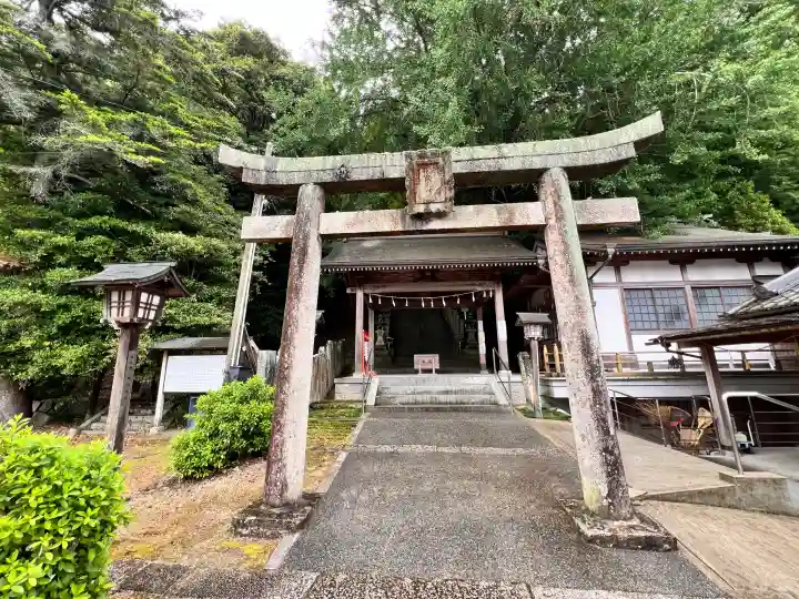 天別豊姫神社の{uncategorized: "未分類", other: "その他", undefined: "問題あり", building: "その他建物", grave: "お墓", sacred_gate: "鳥居", guardian: "狛犬", statue: "像", buddha: "仏像", history: "歴史", nature: "自然", garden: "庭園", animal: "動物", pagoda: "塔", temizu: "手水舎", mountain_gate: "山門・神門", sanctuary: "本殿・本堂", subordinate: "末社・摂社", art: "芸術", scenery: "景色", jizo: "地蔵", ema: "絵馬", goshuin: "御朱印", omikuji: "おみくじ", items: "授与品その他", amulet: "お守り", goshuincho: "御朱印帳", eats: "食事", festival: "お祭り", votive_dance: "神楽", shichigosan: "七五三参", wedding: "結婚式", experience: "体験その他", initially: "初詣", around: "周辺", anti_infection: "感染症対策"}