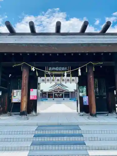 札幌護國神社の山門・神門