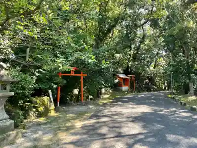 御館山稲荷神社の{uncategorized: "未分類", other: "その他", undefined: "問題あり", building: "その他建物", grave: "お墓", sacred_gate: "鳥居", guardian: "狛犬", statue: "像", buddha: "仏像", history: "歴史", nature: "自然", garden: "庭園", animal: "動物", pagoda: "塔", temizu: "手水舎", mountain_gate: "山門・神門", sanctuary: "本殿・本堂", subordinate: "末社・摂社", art: "芸術", scenery: "景色", jizo: "地蔵", ema: "絵馬", goshuin: "御朱印", omikuji: "おみくじ", items: "授与品その他", amulet: "お守り", goshuincho: "御朱印帳", eats: "食事", festival: "お祭り", votive_dance: "神楽", shichigosan: "七五三参", wedding: "結婚式", experience: "体験その他", initially: "初詣", around: "周辺", anti_infection: "感染症対策"}
