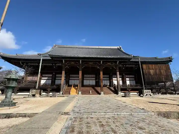 本山専修寺の{uncategorized: "未分類", other: "その他", undefined: "問題あり", building: "その他建物", grave: "お墓", sacred_gate: "鳥居", guardian: "狛犬", statue: "像", buddha: "仏像", history: "歴史", nature: "自然", garden: "庭園", animal: "動物", pagoda: "塔", temizu: "手水舎", mountain_gate: "山門・神門", sanctuary: "本殿・本堂", subordinate: "末社・摂社", art: "芸術", scenery: "景色", jizo: "地蔵", ema: "絵馬", goshuin: "御朱印", omikuji: "おみくじ", items: "授与品その他", amulet: "お守り", goshuincho: "御朱印帳", eats: "食事", festival: "お祭り", votive_dance: "神楽", shichigosan: "七五三参", wedding: "結婚式", experience: "体験その他", initially: "初詣", around: "周辺", anti_infection: "感染症対策"}