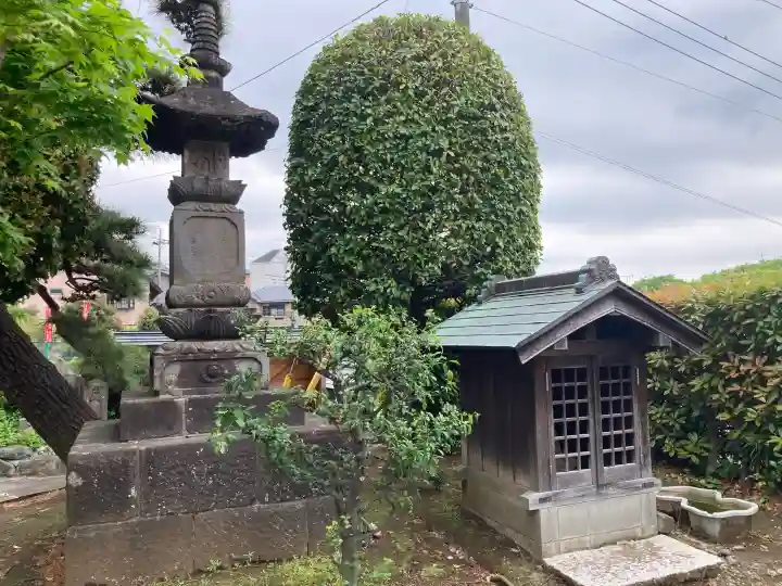 長泉寺の{uncategorized: "未分類", other: "その他", undefined: "問題あり", building: "その他建物", grave: "お墓", sacred_gate: "鳥居", guardian: "狛犬", statue: "像", buddha: "仏像", history: "歴史", nature: "自然", garden: "庭園", animal: "動物", pagoda: "塔", temizu: "手水舎", mountain_gate: "山門・神門", sanctuary: "本殿・本堂", subordinate: "末社・摂社", art: "芸術", scenery: "景色", jizo: "地蔵", ema: "絵馬", goshuin: "御朱印", omikuji: "おみくじ", items: "授与品その他", amulet: "お守り", goshuincho: "御朱印帳", eats: "食事", festival: "お祭り", votive_dance: "神楽", shichigosan: "七五三参", wedding: "結婚式", experience: "体験その他", initially: "初詣", around: "周辺", anti_infection: "感染症対策"}