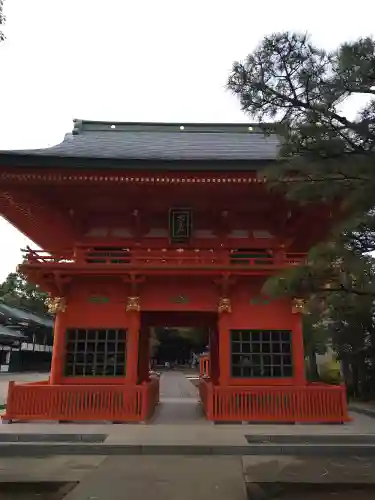 穴八幡宮の山門