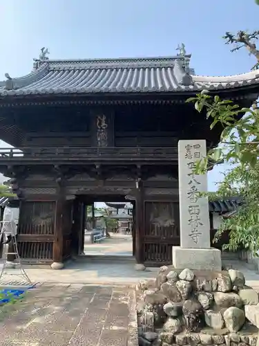 西林寺の山門