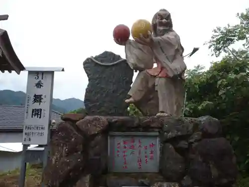 落立神社の像