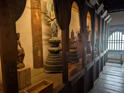 成身院　百体観音堂（さざえ堂）(埼玉県)