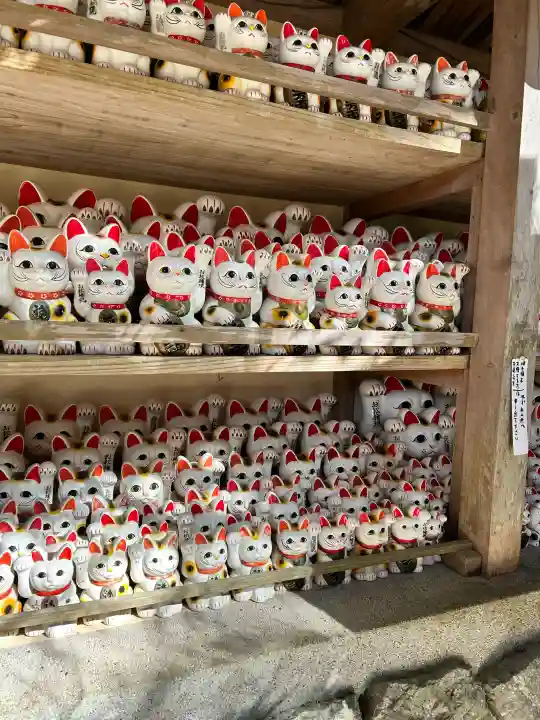 お松大権現の{uncategorized: "未分類", other: "その他", undefined: "問題あり", building: "その他建物", grave: "お墓", sacred_gate: "鳥居", guardian: "狛犬", statue: "像", buddha: "仏像", history: "歴史", nature: "自然", garden: "庭園", animal: "動物", pagoda: "塔", temizu: "手水舎", mountain_gate: "山門・神門", sanctuary: "本殿・本堂", subordinate: "末社・摂社", art: "芸術", scenery: "景色", jizo: "地蔵", ema: "絵馬", goshuin: "御朱印", omikuji: "おみくじ", items: "授与品その他", amulet: "お守り", goshuincho: "御朱印帳", eats: "食事", festival: "お祭り", votive_dance: "神楽", shichigosan: "七五三参", wedding: "結婚式", experience: "体験その他", initially: "初詣", around: "周辺", anti_infection: "感染症対策"}