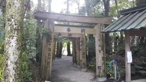 茜社の鳥居