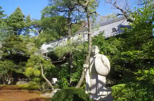 東長谷寺　薬王院の像