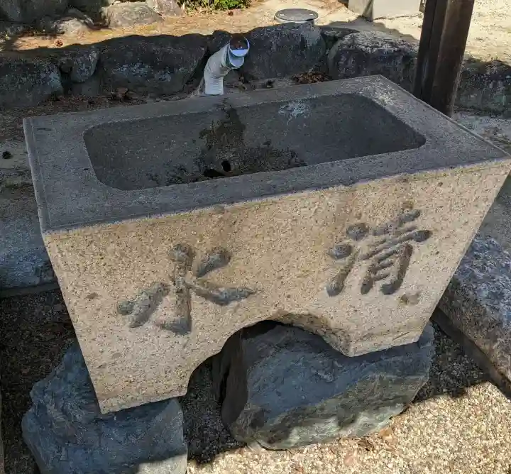 由乃伎神社の{uncategorized: "未分類", other: "その他", undefined: "問題あり", building: "その他建物", grave: "お墓", sacred_gate: "鳥居", guardian: "狛犬", statue: "像", buddha: "仏像", history: "歴史", nature: "自然", garden: "庭園", animal: "動物", pagoda: "塔", temizu: "手水舎", mountain_gate: "山門・神門", sanctuary: "本殿・本堂", subordinate: "末社・摂社", art: "芸術", scenery: "景色", jizo: "地蔵", ema: "絵馬", goshuin: "御朱印", omikuji: "おみくじ", items: "授与品その他", amulet: "お守り", goshuincho: "御朱印帳", eats: "食事", festival: "お祭り", votive_dance: "神楽", shichigosan: "七五三参", wedding: "結婚式", experience: "体験その他", initially: "初詣", around: "周辺", anti_infection: "感染症対策"}