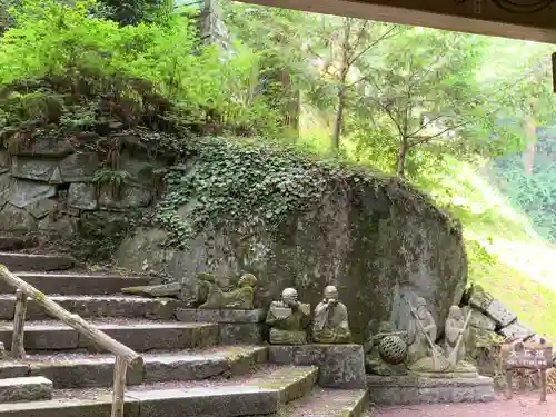 東堂山 満福寺（昭和羅漢）の庭園