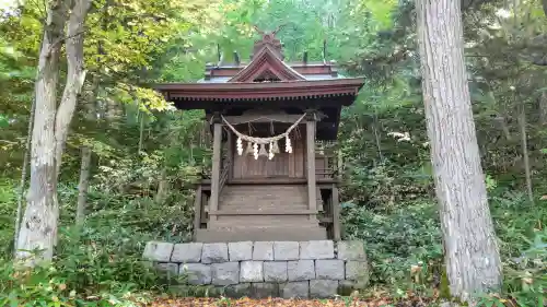 鳥沼神社の本殿