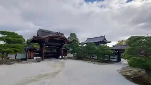 仁和寺の{uncategorized: "未分類", other: "その他", undefined: "問題あり", building: "その他建物", grave: "お墓", sacred_gate: "鳥居", guardian: "狛犬", statue: "像", buddha: "仏像", history: "歴史", nature: "自然", garden: "庭園", animal: "動物", pagoda: "塔", temizu: "手水舎", mountain_gate: "山門・神門", sanctuary: "本殿・本堂", subordinate: "末社・摂社", art: "芸術", scenery: "景色", jizo: "地蔵", ema: "絵馬", goshuin: "御朱印", omikuji: "おみくじ", items: "授与品その他", amulet: "お守り", goshuincho: "御朱印帳", eats: "食事", festival: "お祭り", votive_dance: "神楽", shichigosan: "七五三参", wedding: "結婚式", experience: "体験その他", initially: "初詣", around: "周辺", anti_infection: "感染症対策"}