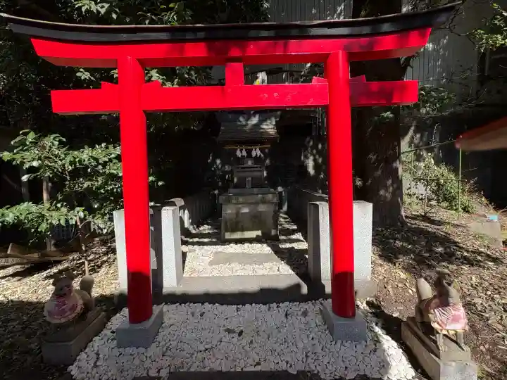 小梳神社の{uncategorized: "未分類", other: "その他", undefined: "問題あり", building: "その他建物", grave: "お墓", sacred_gate: "鳥居", guardian: "狛犬", statue: "像", buddha: "仏像", history: "歴史", nature: "自然", garden: "庭園", animal: "動物", pagoda: "塔", temizu: "手水舎", mountain_gate: "山門・神門", sanctuary: "本殿・本堂", subordinate: "末社・摂社", art: "芸術", scenery: "景色", jizo: "地蔵", ema: "絵馬", goshuin: "御朱印", omikuji: "おみくじ", items: "授与品その他", amulet: "お守り", goshuincho: "御朱印帳", eats: "食事", festival: "お祭り", votive_dance: "神楽", shichigosan: "七五三参", wedding: "結婚式", experience: "体験その他", initially: "初詣", around: "周辺", anti_infection: "感染症対策"}