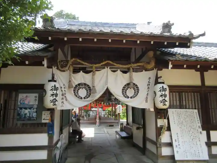 奈良豆比古神社の山門・神門