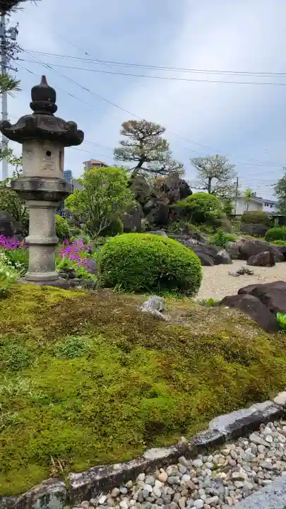 長福寺の{uncategorized: "未分類", other: "その他", undefined: "問題あり", building: "その他建物", grave: "お墓", sacred_gate: "鳥居", guardian: "狛犬", statue: "像", buddha: "仏像", history: "歴史", nature: "自然", garden: "庭園", animal: "動物", pagoda: "塔", temizu: "手水舎", mountain_gate: "山門・神門", sanctuary: "本殿・本堂", subordinate: "末社・摂社", art: "芸術", scenery: "景色", jizo: "地蔵", ema: "絵馬", goshuin: "御朱印", omikuji: "おみくじ", items: "授与品その他", amulet: "お守り", goshuincho: "御朱印帳", eats: "食事", festival: "お祭り", votive_dance: "神楽", shichigosan: "七五三参", wedding: "結婚式", experience: "体験その他", initially: "初詣", around: "周辺", anti_infection: "感染症対策"}