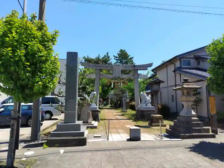 多太神社の{uncategorized: "未分類", other: "その他", undefined: "問題あり", building: "その他建物", grave: "お墓", sacred_gate: "鳥居", guardian: "狛犬", statue: "像", buddha: "仏像", history: "歴史", nature: "自然", garden: "庭園", animal: "動物", pagoda: "塔", temizu: "手水舎", mountain_gate: "山門・神門", sanctuary: "本殿・本堂", subordinate: "末社・摂社", art: "芸術", scenery: "景色", jizo: "地蔵", ema: "絵馬", goshuin: "御朱印", omikuji: "おみくじ", items: "授与品その他", amulet: "お守り", goshuincho: "御朱印帳", eats: "食事", festival: "お祭り", votive_dance: "神楽", shichigosan: "七五三参", wedding: "結婚式", experience: "体験その他", initially: "初詣", around: "周辺", anti_infection: "感染症対策"}