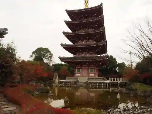 蓮華院誕生寺奥之院の塔