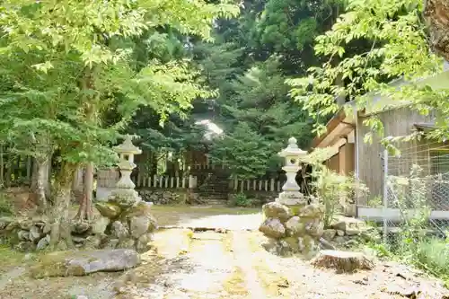 思子淵神社の建物その他