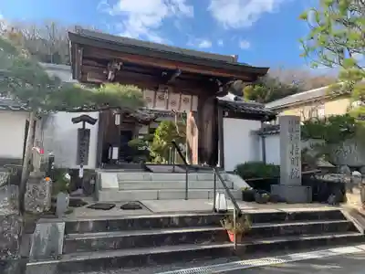 神谷山持明院の山門・神門