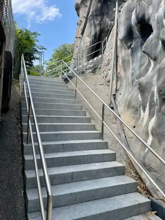 韮崎窟観音(山梨県)