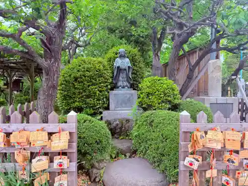 亀戸天神社の{uncategorized: "未分類", other: "その他", undefined: "問題あり", building: "その他建物", grave: "お墓", sacred_gate: "鳥居", guardian: "狛犬", statue: "像", buddha: "仏像", history: "歴史", nature: "自然", garden: "庭園", animal: "動物", pagoda: "塔", temizu: "手水舎", mountain_gate: "山門・神門", sanctuary: "本殿・本堂", subordinate: "末社・摂社", art: "芸術", scenery: "景色", jizo: "地蔵", ema: "絵馬", goshuin: "御朱印", omikuji: "おみくじ", items: "授与品その他", amulet: "お守り", goshuincho: "御朱印帳", eats: "食事", festival: "お祭り", votive_dance: "神楽", shichigosan: "七五三参", wedding: "結婚式", experience: "体験その他", initially: "初詣", around: "周辺", anti_infection: "感染症対策"}