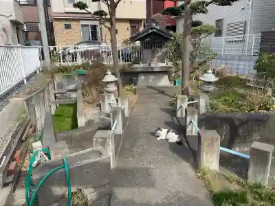 弁天社の{uncategorized: "未分類", other: "その他", undefined: "問題あり", building: "その他建物", grave: "お墓", sacred_gate: "鳥居", guardian: "狛犬", statue: "像", buddha: "仏像", history: "歴史", nature: "自然", garden: "庭園", animal: "動物", pagoda: "塔", temizu: "手水舎", mountain_gate: "山門・神門", sanctuary: "本殿・本堂", subordinate: "末社・摂社", art: "芸術", scenery: "景色", jizo: "地蔵", ema: "絵馬", goshuin: "御朱印", omikuji: "おみくじ", items: "授与品その他", amulet: "お守り", goshuincho: "御朱印帳", eats: "食事", festival: "お祭り", votive_dance: "神楽", shichigosan: "七五三参", wedding: "結婚式", experience: "体験その他", initially: "初詣", around: "周辺", anti_infection: "感染症対策"}