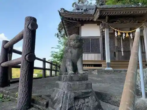 神明神社の狛犬