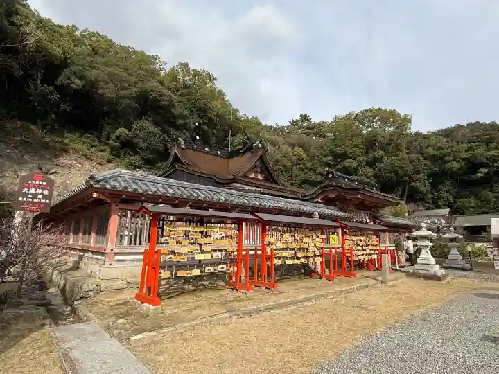 和歌浦天満宮の{uncategorized: "未分類", other: "その他", undefined: "問題あり", building: "その他建物", grave: "お墓", sacred_gate: "鳥居", guardian: "狛犬", statue: "像", buddha: "仏像", history: "歴史", nature: "自然", garden: "庭園", animal: "動物", pagoda: "塔", temizu: "手水舎", mountain_gate: "山門・神門", sanctuary: "本殿・本堂", subordinate: "末社・摂社", art: "芸術", scenery: "景色", jizo: "地蔵", ema: "絵馬", goshuin: "御朱印", omikuji: "おみくじ", items: "授与品その他", amulet: "お守り", goshuincho: "御朱印帳", eats: "食事", festival: "お祭り", votive_dance: "神楽", shichigosan: "七五三参", wedding: "結婚式", experience: "体験その他", initially: "初詣", around: "周辺", anti_infection: "感染症対策"}