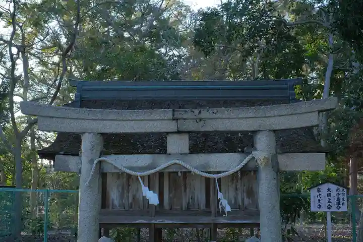 泉穴師神社の末社・摂社