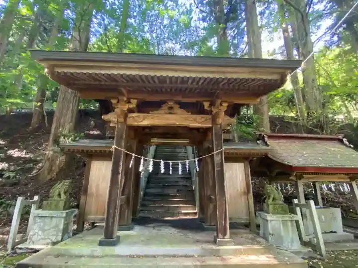 三嶽神社の山門・神門