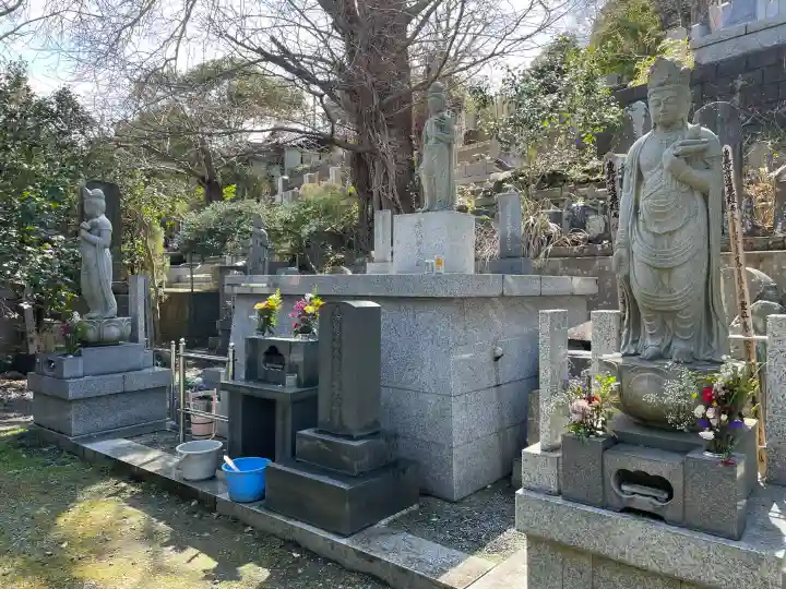 長勝寺の{uncategorized: "未分類", other: "その他", undefined: "問題あり", building: "その他建物", grave: "お墓", sacred_gate: "鳥居", guardian: "狛犬", statue: "像", buddha: "仏像", history: "歴史", nature: "自然", garden: "庭園", animal: "動物", pagoda: "塔", temizu: "手水舎", mountain_gate: "山門・神門", sanctuary: "本殿・本堂", subordinate: "末社・摂社", art: "芸術", scenery: "景色", jizo: "地蔵", ema: "絵馬", goshuin: "御朱印", omikuji: "おみくじ", items: "授与品その他", amulet: "お守り", goshuincho: "御朱印帳", eats: "食事", festival: "お祭り", votive_dance: "神楽", shichigosan: "七五三参", wedding: "結婚式", experience: "体験その他", initially: "初詣", around: "周辺", anti_infection: "感染症対策"}