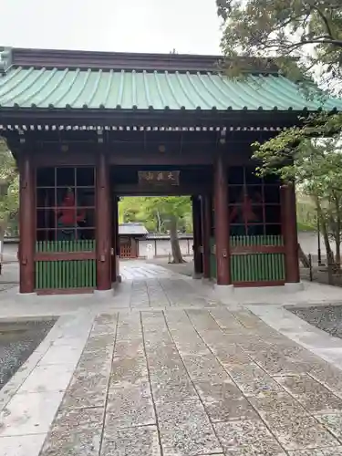 高徳院の山門・神門